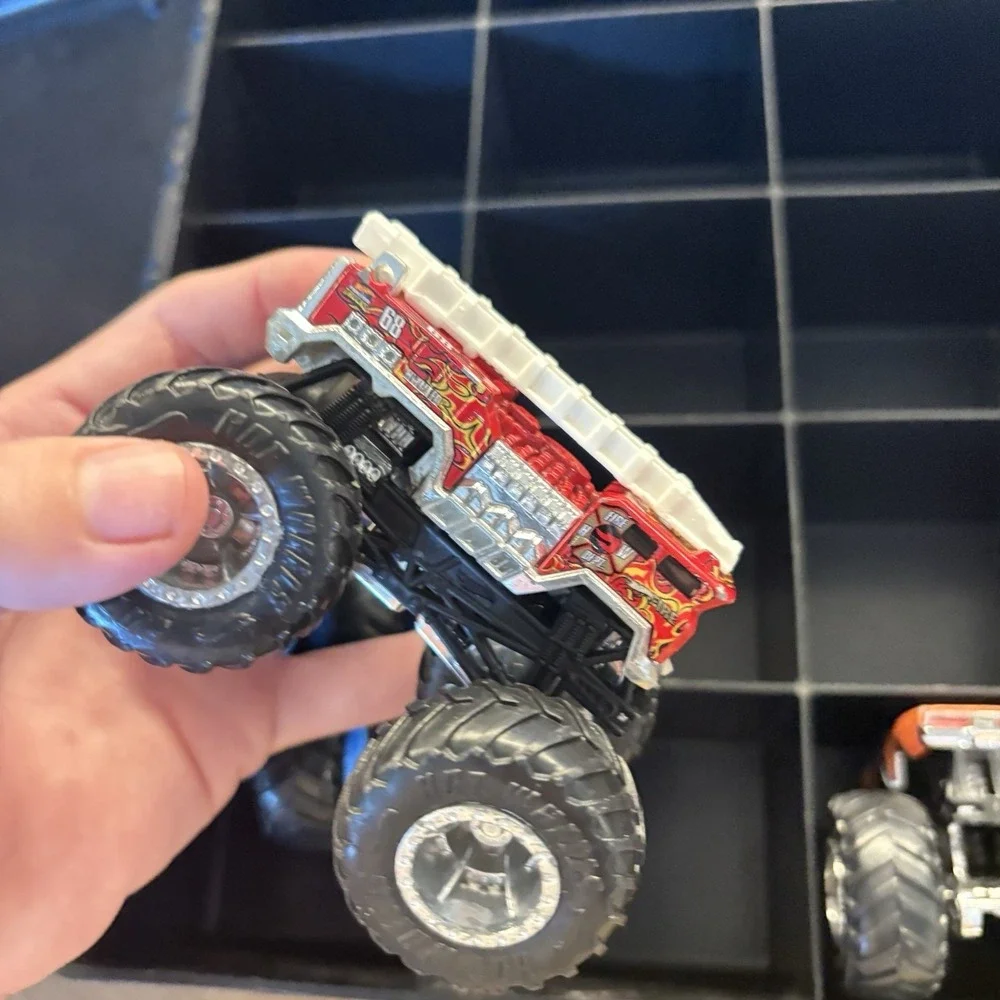 Hot Wheels Monster Jam Truck 3D Grave Digger Storage Carry Case W/ 4 Vehicles